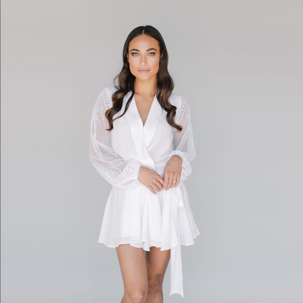 NWT WHITE BRIDAL ROBE - SMALL